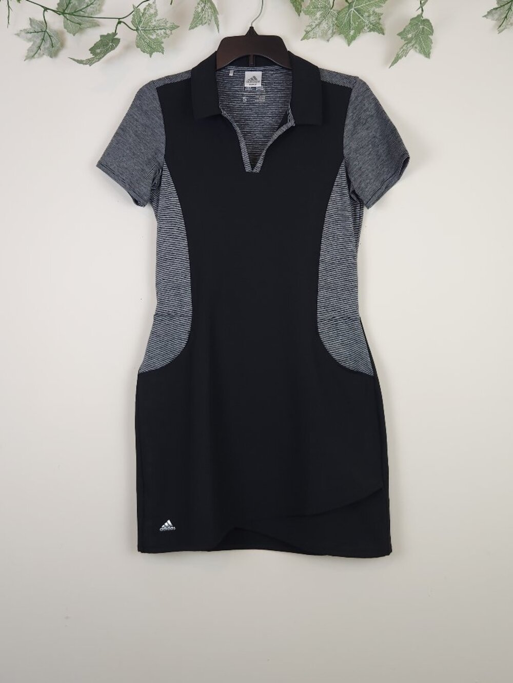 Adidas (Sample Dress) Women's Size S Short Sleeve Collared Stretch with Pockets